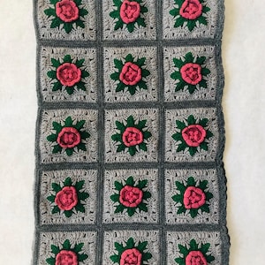 Vintage rose afghan blanket, vintage rose crochet blanket, midcentury grey and pink granny square rose blanket, vintage rose knitted blanket