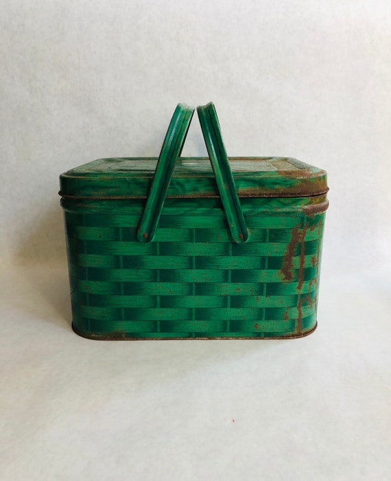 Vintage metal green picnic basket, vintage green m