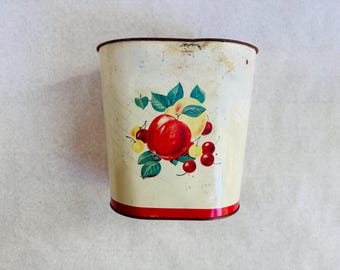Papelera metálica vintage con diseño de manzanas y cerezas, papelera vintage con motivos frutales, papelera de mediados de siglo, cerezas vintage, manzanas vintage, papelera MCM