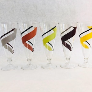 Vintage swirled pilsner glasses, vintage pilsner glasses, vintage barware, MCM fall barware, Thanksgiving cocktails, fall cocktail hour