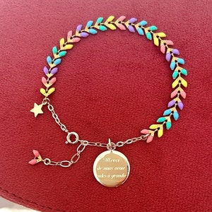 Customizable gold bracelet with gold-plated multicolored enamelled ears with personalized engraved medal