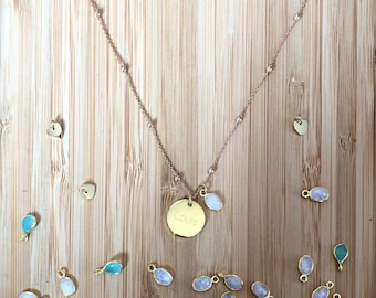 Gold-plated gold necklace with personalized engraved medal, set moonstone or chalcedony, ball chain