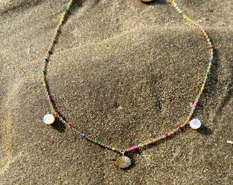 Shell necklace on multi-colored enameled gold chain, stainless steel