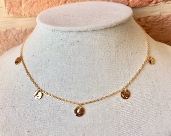 Golden choker necklace with medals - gold-plated hammered coins "Les 5 martelées" with optional personalized engraved medal