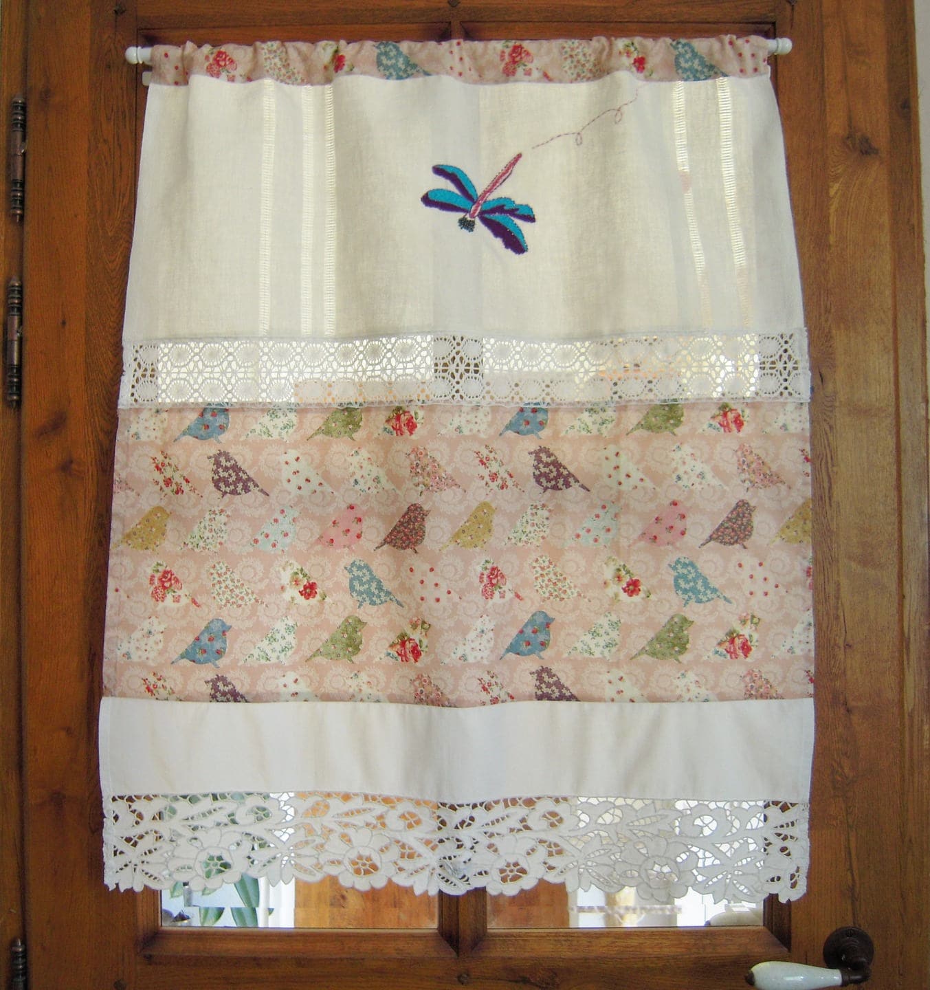 Rideau Romantique en Lin Brodé d'une Libellule