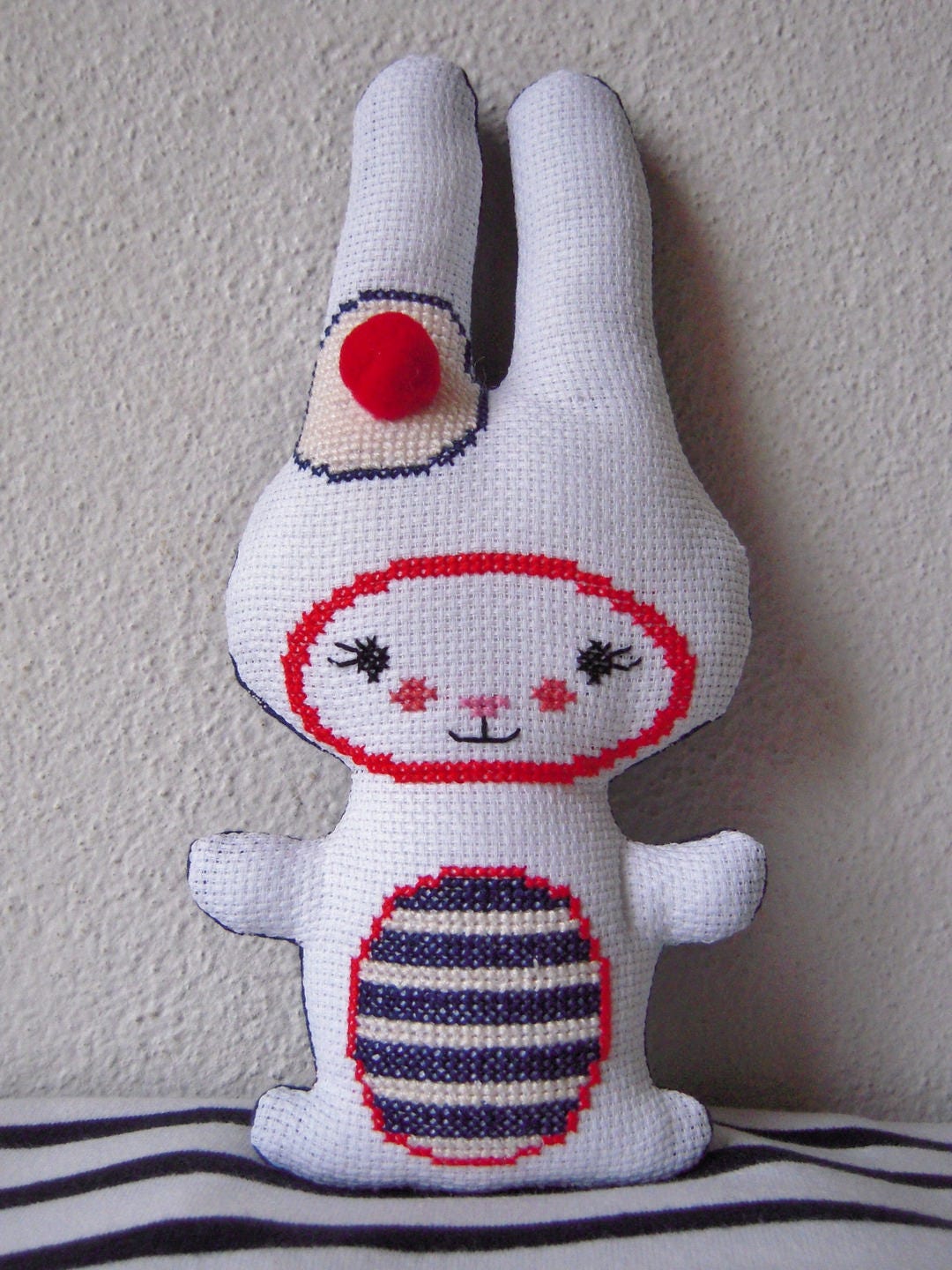 Doudou Lapin en Tissu et Point de Croix