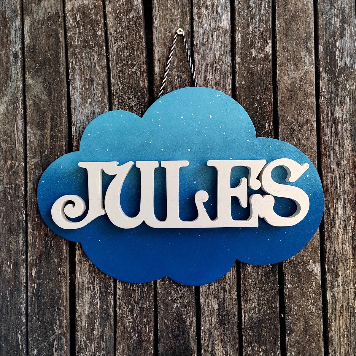 Prénom Personnalisé en Bois, Plaque Déco Nuage à Suspendre, Bois Massif Recyclé, 100% Fait-Main sur 