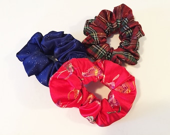 Scrunchie, Set de 3, Hair Scrunchie, Handmade Scrunchies, Ponytail Scrunchie, Red Plaid Scrunchie, Blue Scrunchies, Red Brocade Scrunchie SC883