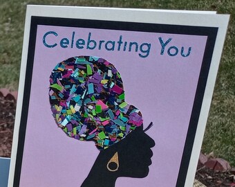 Celebrando su tarjeta de mujer afroamericana