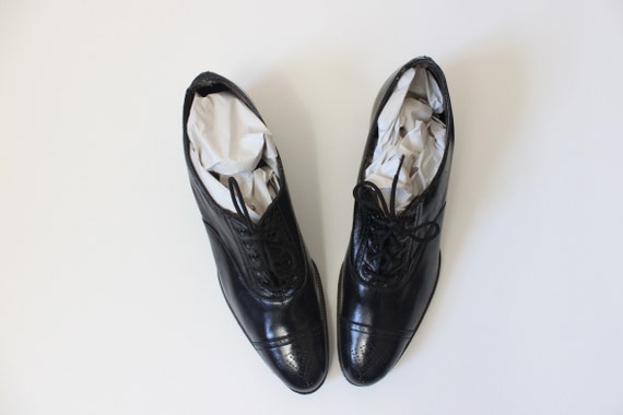 1920s women’s glossy black supple leather oxford … - image 1