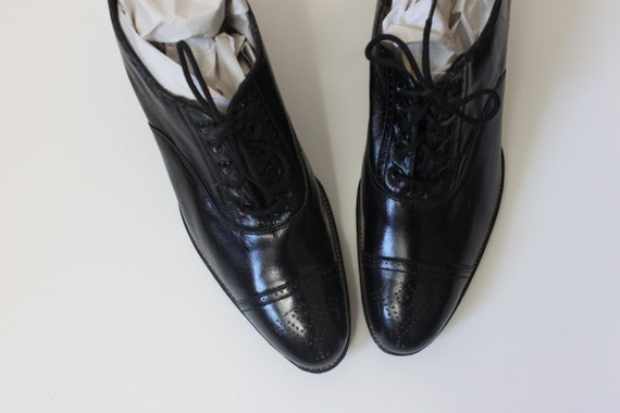 1920s women’s glossy black supple leather oxford … - image 4