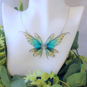 türkis und Sand Farbverlauf Schmetterling Fee Halskette