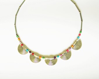 Multicolored necklace with silver metal fans