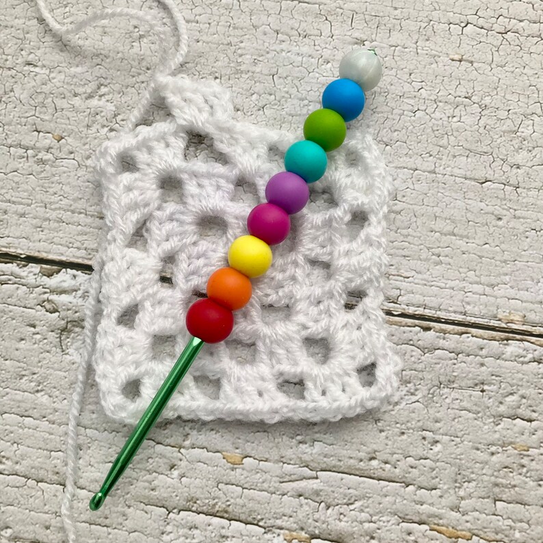 Rainbow Crochet hook with Ergonomic Easy Grip Silicone Handle, Amigurumi Sticks, Gift for Crocheters. 3mm 3.5mm 4mm bild 2