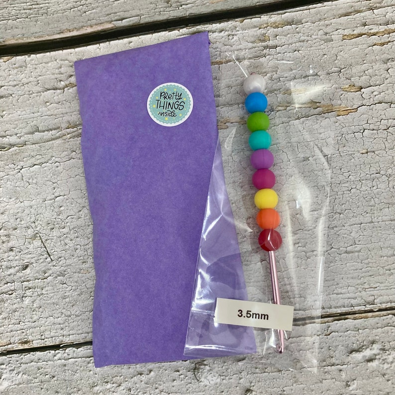 Rainbow Crochet hook with Ergonomic Easy Grip Silicone Handle, Amigurumi Sticks, Gift for Crocheters. 3mm 3.5mm 4mm bild 3