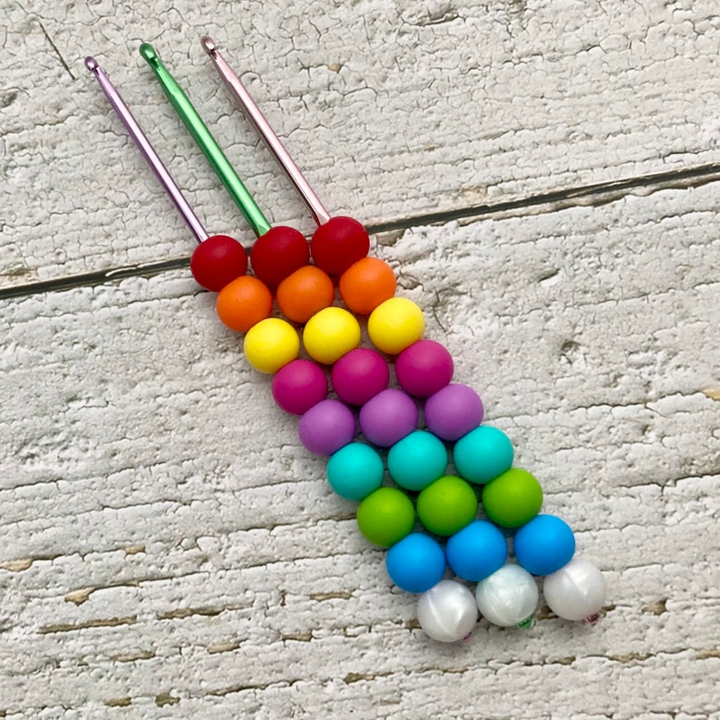 Rainbow Crochet hook with Ergonomic Easy Grip Silicone Handle, Amigurumi Sticks, Gift for Crocheters. 3mm 3.5mm 4mm bild 4