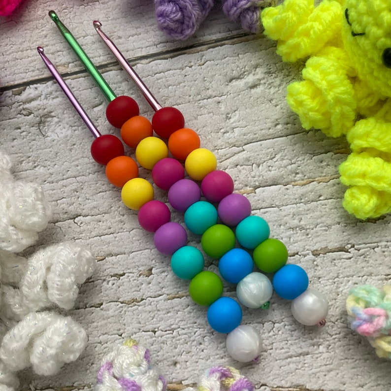Rainbow Crochet hook with Ergonomic Easy Grip Silicone Handle, Amigurumi Sticks, Gift for Crocheters. 3mm 3.5mm 4mm bild 7
