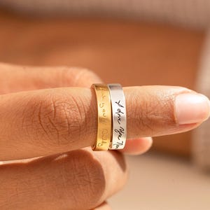 Anillo con firma grabada a mano para mamá / Anillo de plata de ley de 4 mm / Regalo personalizado para el Día de la Madre