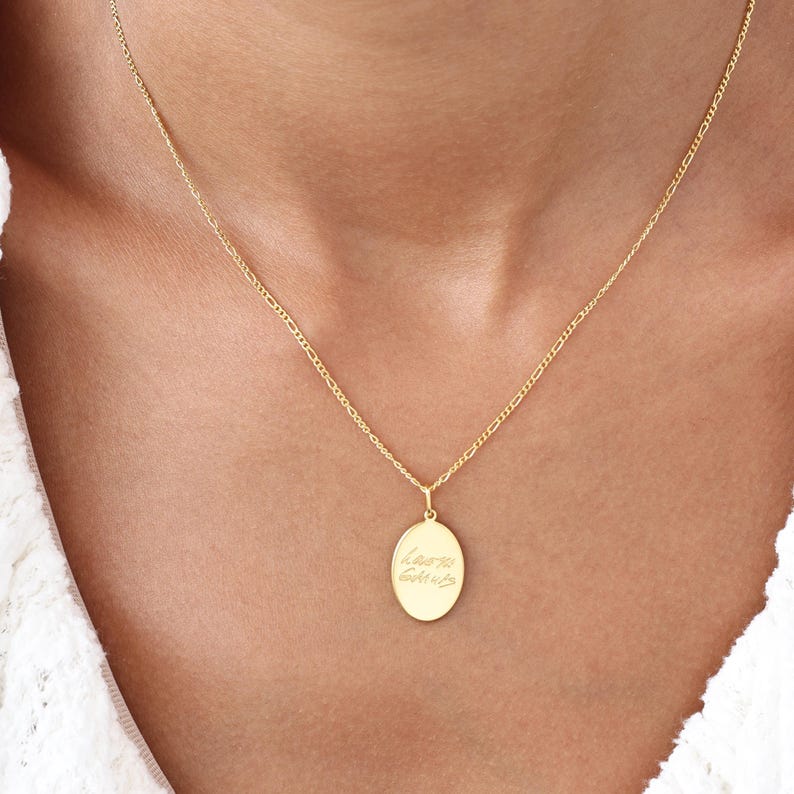 Collar ovalado con escritura a mano / Collares ovalados con escritura a mano / Joyería con huellas dactilares / Regalos para el Día de la Madre / Navidad imagen 4