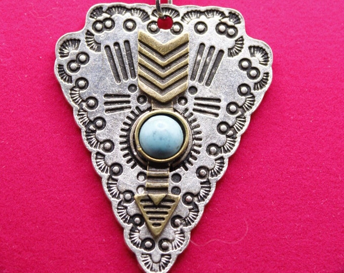 Arrowhead Pendant Necklace; Arrowhead Stone Pendant Necklace; Southwestern Motif Necklace