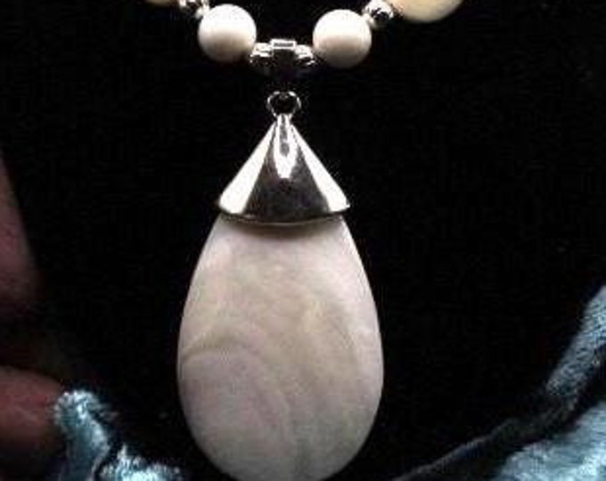 White Teardrop Shell Pendant Necklace Set; Shell Pendant Necklace Set; White Shell Pendant Necklace; Teardrop Shape