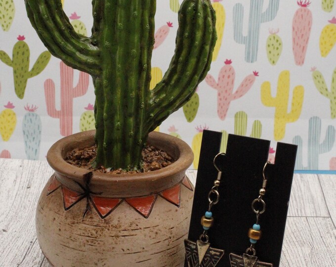 Antique Gold Arrowhead Earrings: Western Geo Pattern Jewelry