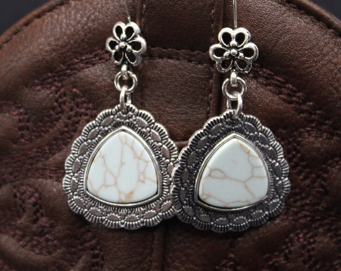 Turquoise Color Earrings; Southwestern Style Earrings; Turquoise Color Earrings