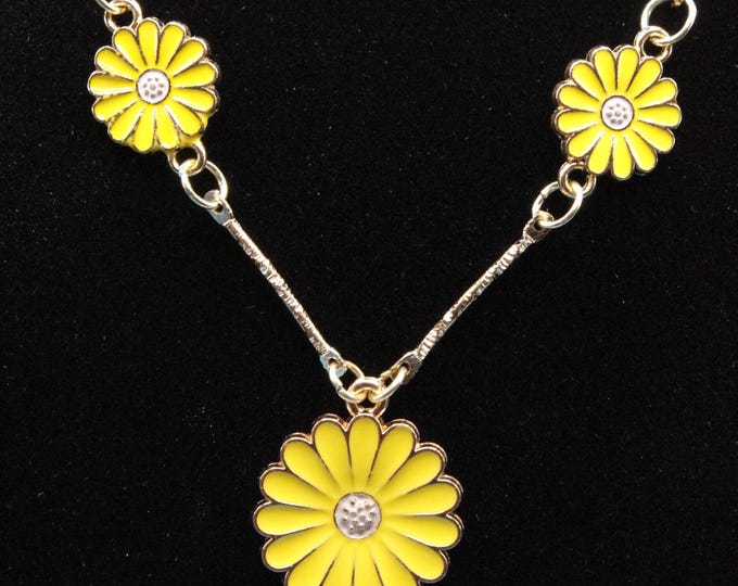 Daisy Colored Springtime Necklace; Colored Daisy Necklaces