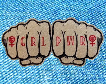 Féministe GRL PWR - Girl Power badge épingle en bois - tatouage knuckle