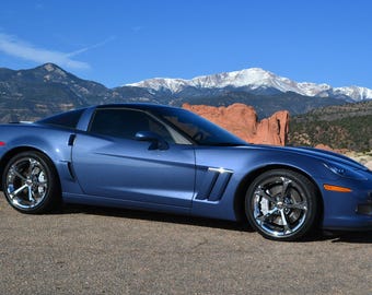 2011年型コルベット・グランドスポーツのポスター（24x36インチ）｜スーパーソニックブルーのコルベットアート