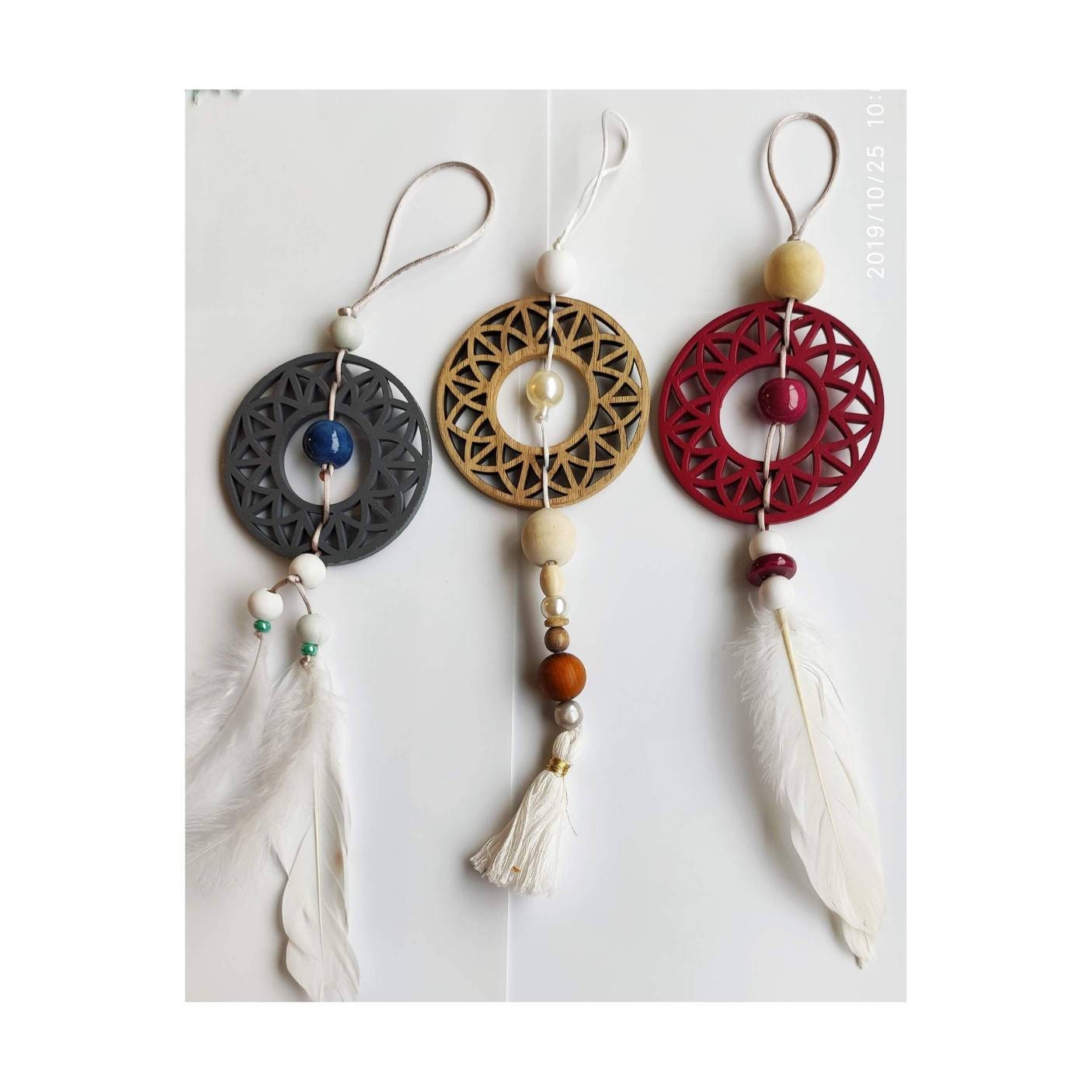 Attrape Rêve Décoratif en Bois, Perles et Pompon.