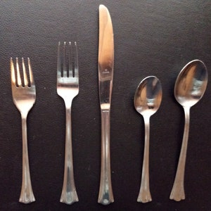 ONEIDA Silverware (1990) 41 pc Set