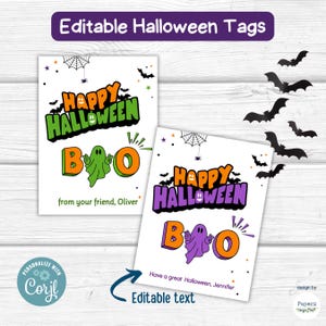 Może przedstawiać: Dwie białe etykiety na Halloween ze słowami "Happy Halloween" i "BOO" w kolorze pomarańczowym, zielonym i fioletowym. Jedna etykieta mówi "from your friend, Oliver", a druga "Have a great Halloween, Jennifer". Etykiety mają nietoperze, pająki i gwiazdy.