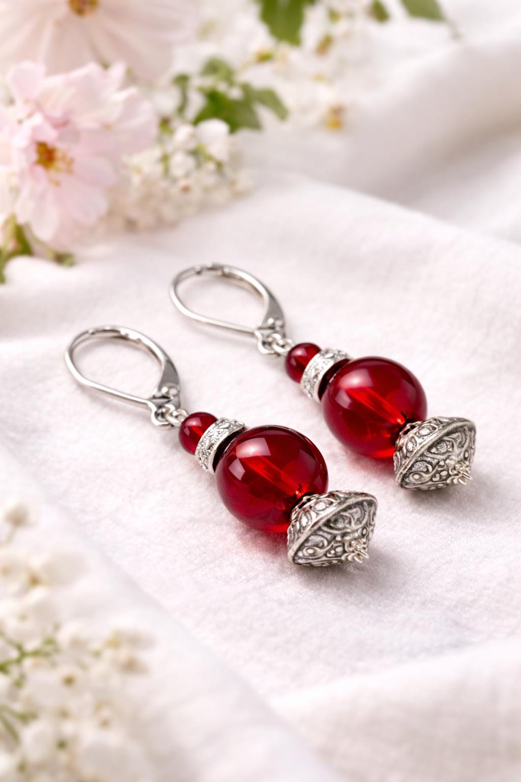 Boucles D'oreilles Résine Et Strass Rouge Sur Métal Doré - Nickel Free, Neuves