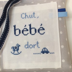 Coussin de porte chut bébé dort version garçon image 3