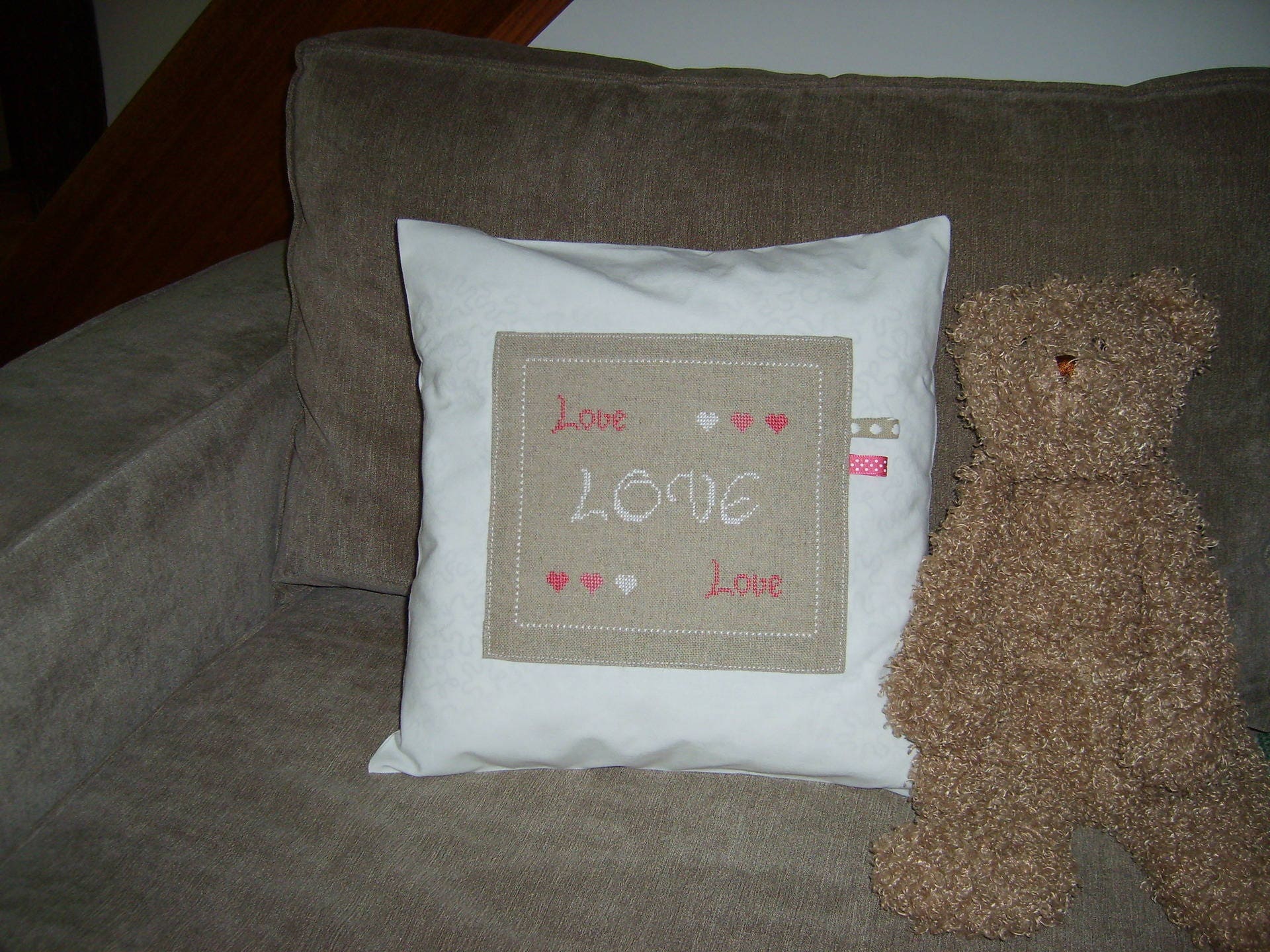 Coussin Love avec Broderie Au Point de Croix Faite Main