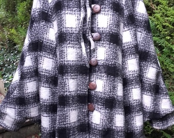 Cape coat with hood in pure black and white checked wool lined with gray boiled wool