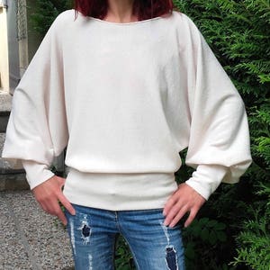 Modèle tricot t-shirt cropped à col v à télécharger - Laines Plassard