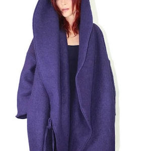 Very warm purple coat for the harsh winter, very cocoon in pure boiled wool