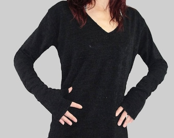 Schwarzer Pullover, Wolle, gestricktes Mesh, V-Ausschnitt, Fäustlinge
