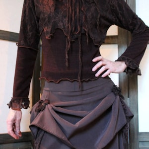 elegante chique trui in wolmix en chocoladebruine kant