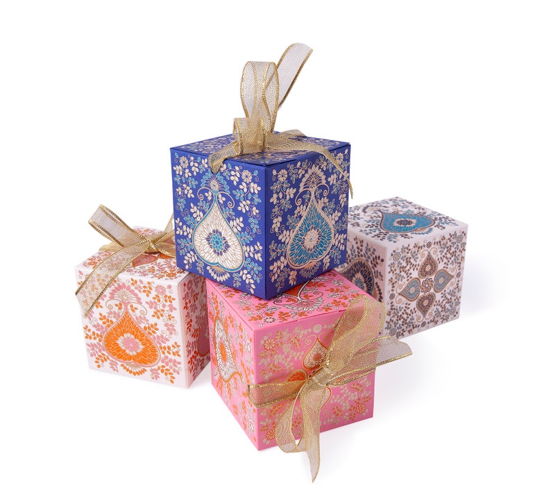 7,5cm 10x Unique Wedding Favour with Ribbon,Indian Wedding Favour,Wedding Favour Box,Mehndi Favour,Indian Favour,Diwali Gift,Gift Box