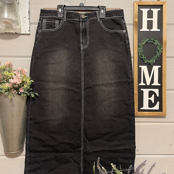 Ladies stretch denim skirt