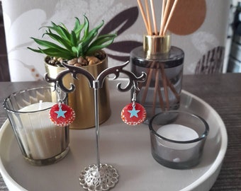 boucles d'oreilles dorées et corail