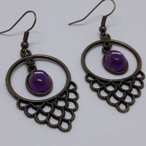 boucles d'oreilles fantaisie en métal couleur bronze avec créole et cabochon swarowski violet