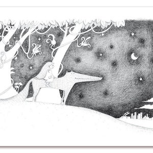 Könnte beinhalten: Eine Schwarzweißillustration eines Mädchens, das nachts auf einem Wolf durch einen Wald reitet. Der Himmel ist mit Sternen und einem Halbmond gefüllt.