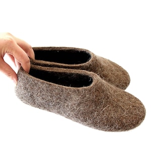 Gevilte wollen klompen, donkerbeige bruin milieuvriendelijke pantoffels dames, vilten pantoffels, warme, gezellige huisschoenen voor haar, maten VS 5 - 11,5 VS