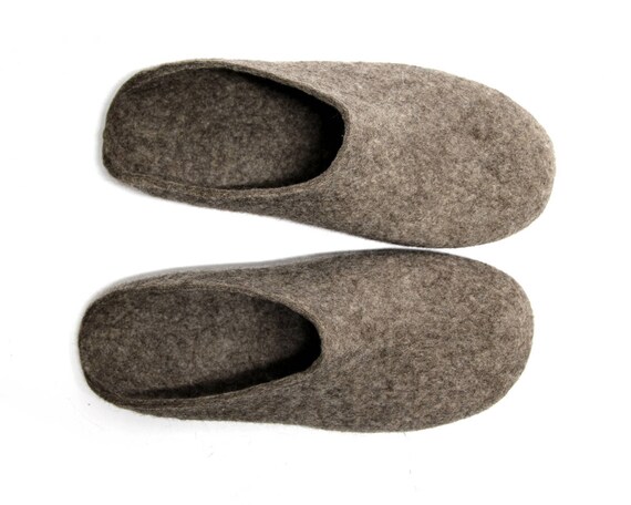 mens felt clogs