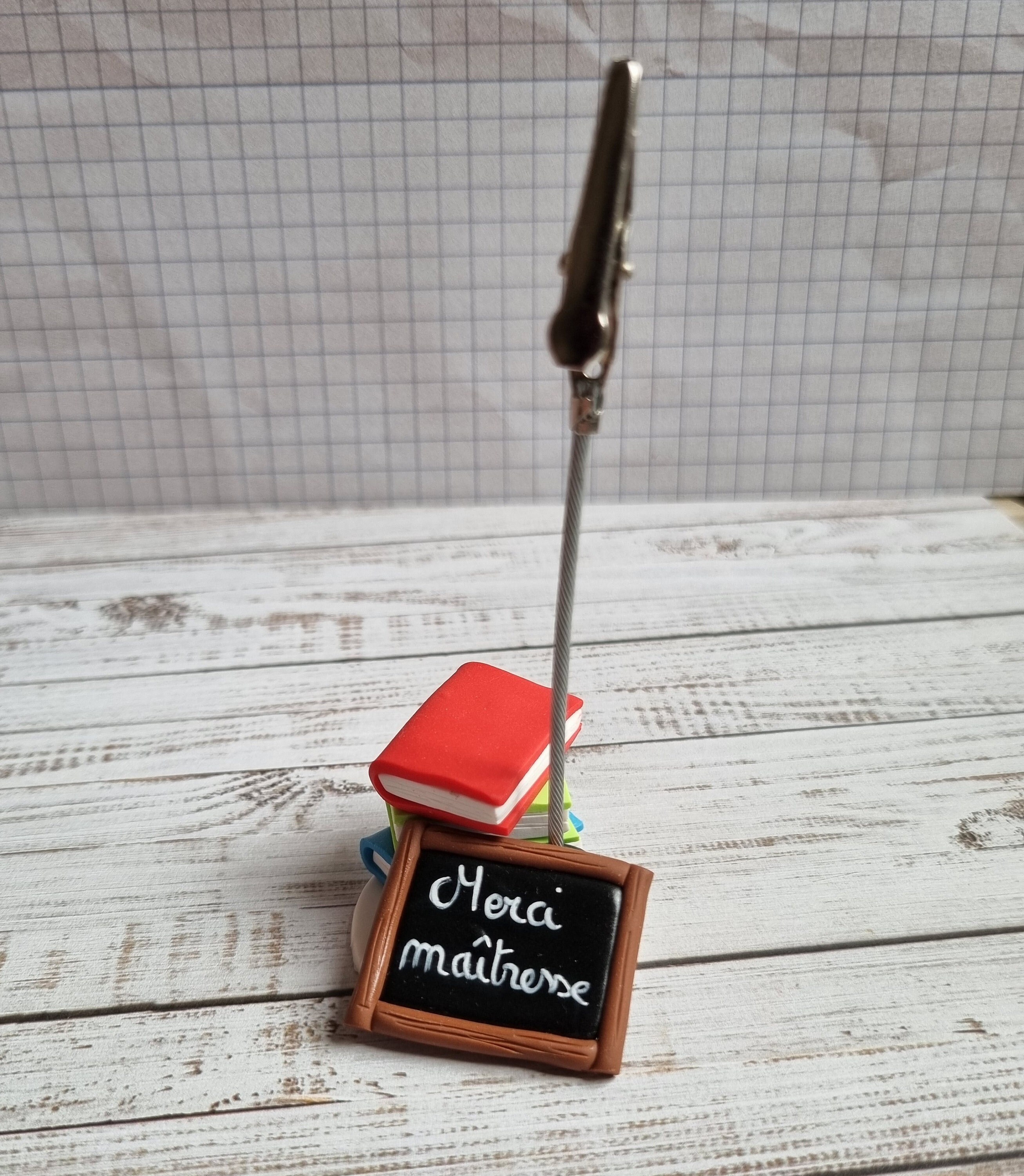 Figurine à Personnaliser Livres + Ardoise/Support Photo | Cadeau de Fin d'année Pour Maîtresse, Maît