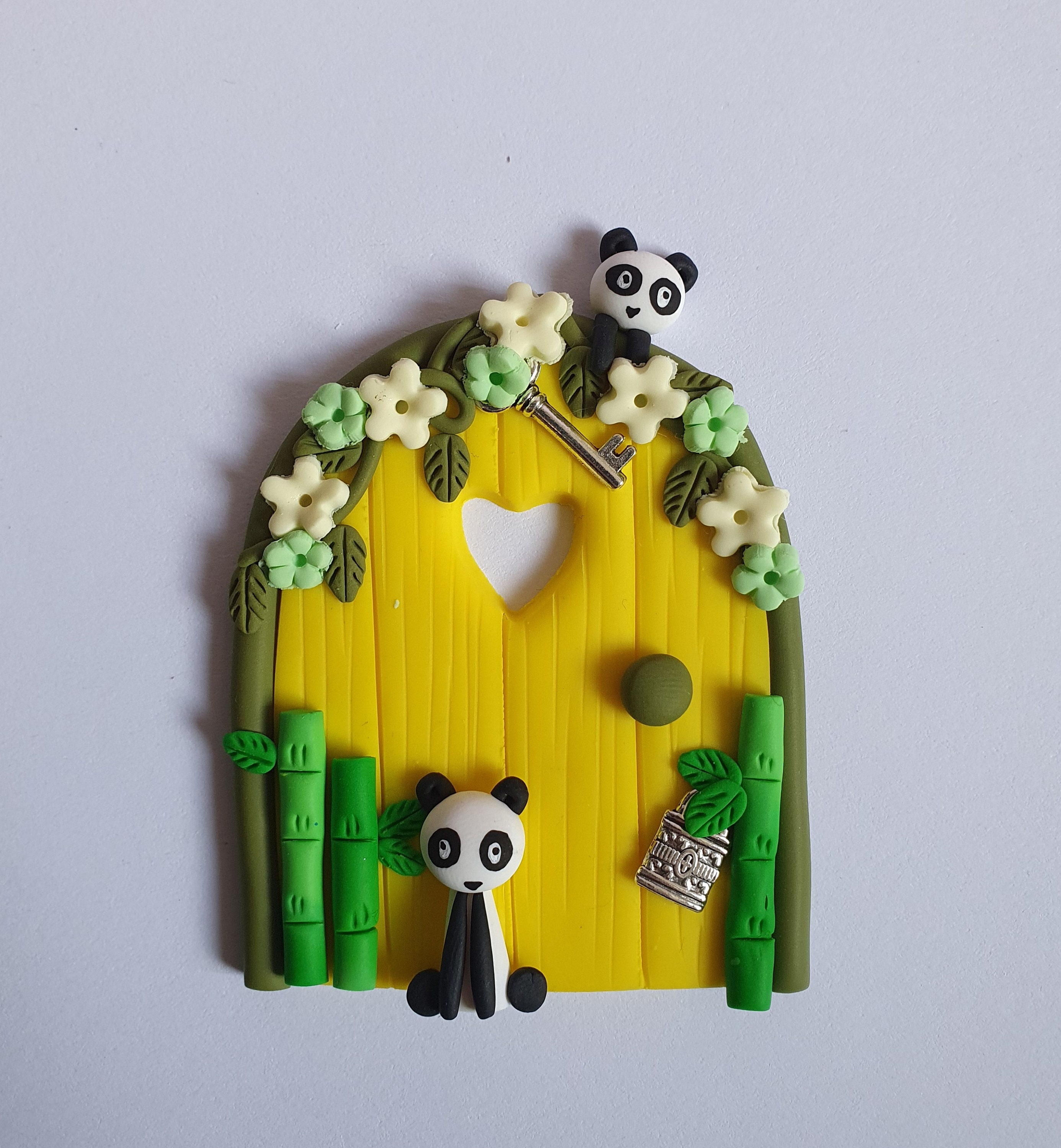 Porte Pour La Petite Souris/ Fée Des Dents | Porte Jaune, Pandas